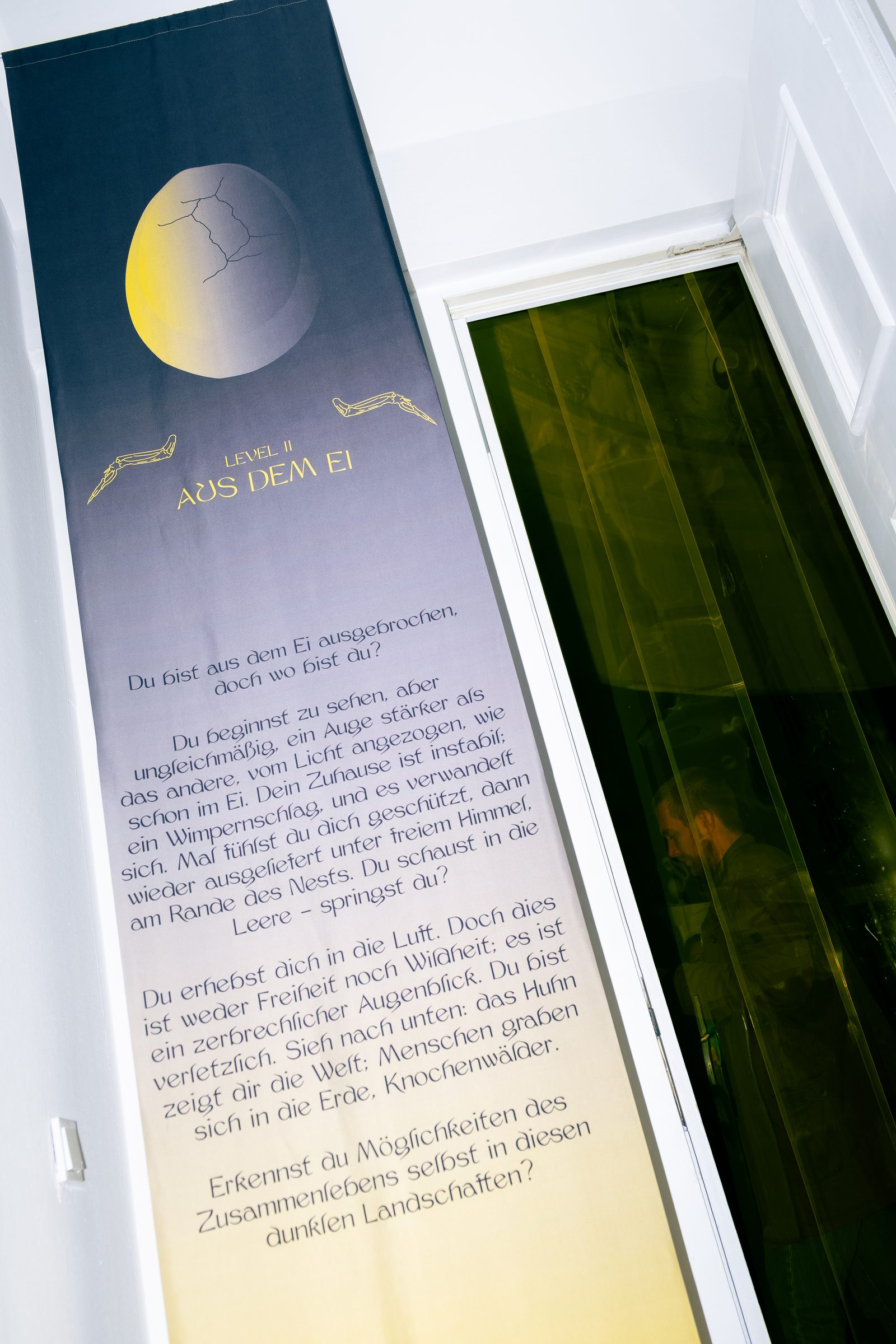 A Wing That Was a Hand — Aus dem Ei, banner